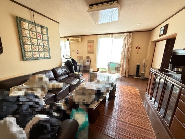 【居間・リビング】 | 日立市西成沢町４丁目　L字バルコニー　4LDK