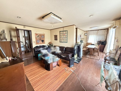 【居間・リビング】 | 日立市西成沢町４丁目　L字バルコニー　4LDK