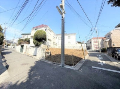 【外観】 | 【仲介手数料２６０万円ＯＦＦ！】■祖師ヶ谷大蔵駅８分■南西角地■建物込み１０，６３０万円 | 特別キャンペーン！
日本一の家計応援サービスに挑戦中！
詳細は「諸費用」欄をご確認下さい！
■祖師ヶ谷大蔵駅８分
■参考プランなら建物込み１０，６３０万円
■自由設計
■南西角地
■陽当り良好
