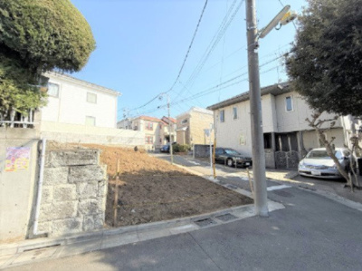 【外観】 | 【仲介手数料２６０万円ＯＦＦ！】■祖師ヶ谷大蔵駅８分■南西角地■建物込み１０，８３０万円 | 諸費用が２６０万円ＯＦＦ！
特別キャンペーン！
日本一の家計応援サービスに挑戦中！
■祖師ヶ谷大蔵駅８分
■参考プランなら建物込み１０，８３０万円
■自由設計
■南西角地
■陽当り良好