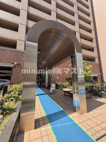 ローレルコート西本町のエントランス