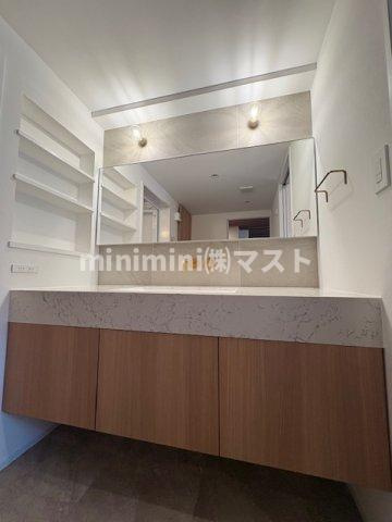 ローレルコート西本町の独立洗面台