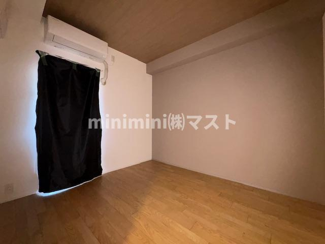 ローレルコート西本町の洋室