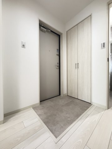 ピレーネ一津屋 の玄関