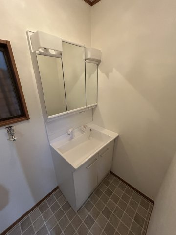 尼崎次屋貸家の洗面所