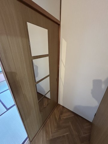 尼崎次屋貸家の内装