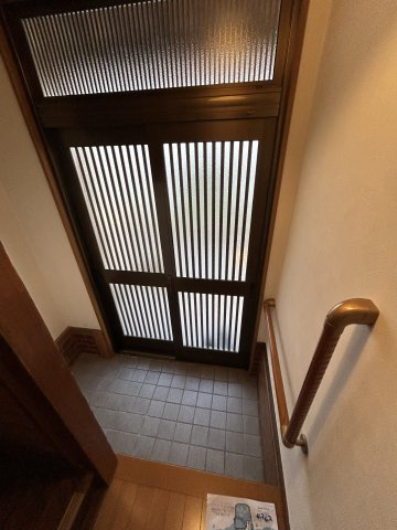 尼崎次屋貸家の玄関