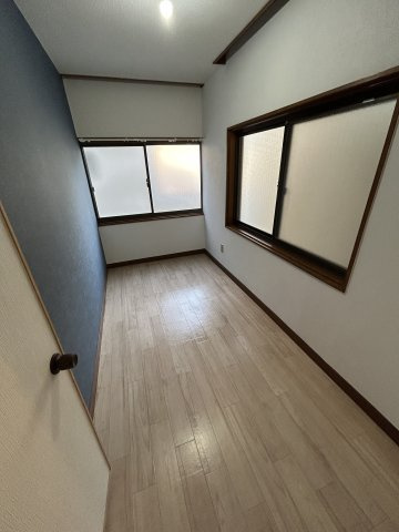 尼崎次屋貸家の寝室