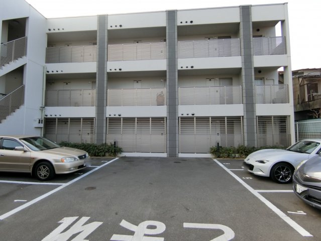 グレイス正雀の駐車場
