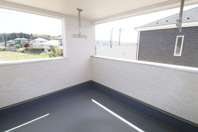 郡山市大槻町字林ノ東　　　５号棟　　　開成小学校、郡山第１中学区のバルコニー|※同社施工例