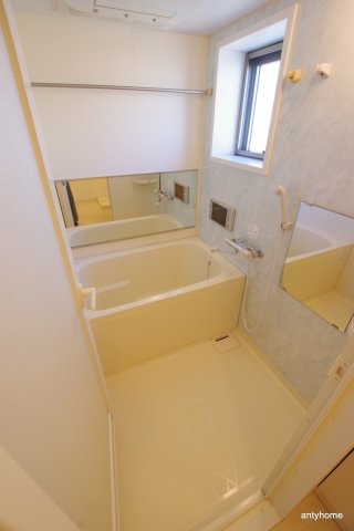 アローフィールズ弐番館　仲介手数料無料の浴室