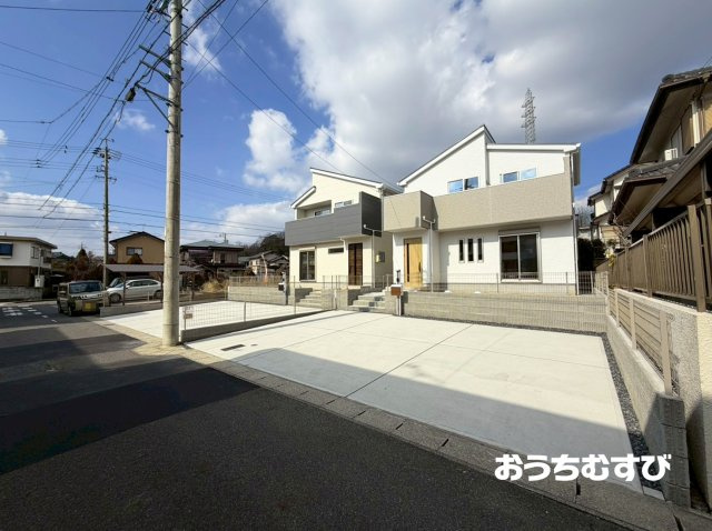 小牧市本庄郷浦第12(全2棟)の前面道路含む現地写真