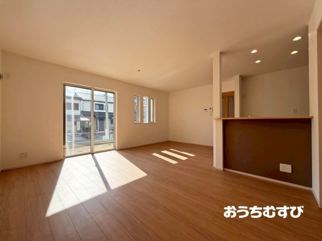 小牧市本庄郷浦第12(全2棟)の居間・リビング