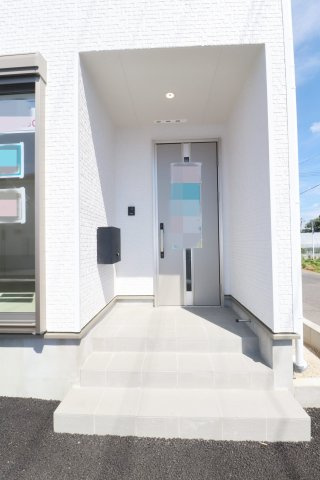 郡山市安積町笹川字高石坊　　　２号棟　　永盛小学校、安積中学区の玄関