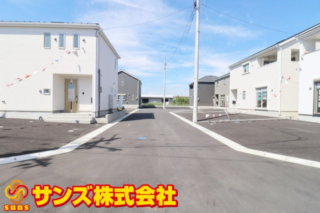 郡山市安積町笹川字高石坊　　　２号棟　　永盛小学校、安積中学区の外観|南側前面道路