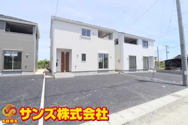 郡山市安積町笹川字高石坊　　　３号棟　　永盛小学校、安積中学区の外観|南西側から見た駐車場を含む外観♪