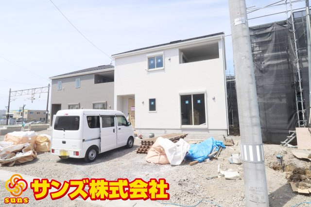 郡山市安積町笹川字高石坊　　　３号棟　　永盛小学校、安積中学区の外観|南東側から見た駐車場を含む外観♪
