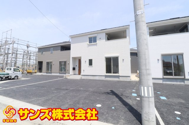 郡山市安積町笹川字高石坊　　　３号棟　　永盛小学校、安積中学区の外観|南東側から見た駐車場を含む外観♪