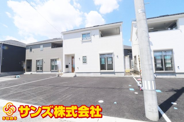 郡山市安積町笹川字高石坊　　　３号棟　　永盛小学校、安積中学区の外観|南東側から見た駐車場を含む外観♪