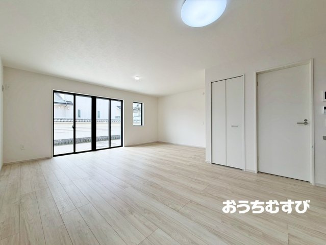 春日井市上条町2期(全2棟)の居間・リビング