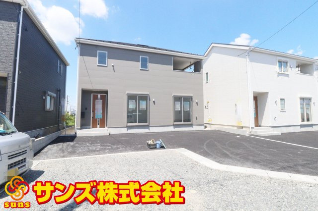 郡山市安積町笹川字高石坊　　　４号棟　　永盛小学校、安積中学区の外観|南西側から見た駐車場を含む外観♪