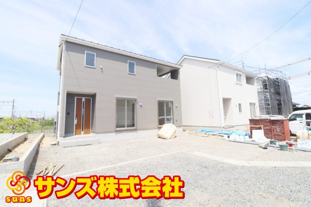 郡山市安積町笹川字高石坊　　　４号棟　　永盛小学校、安積中学区の外観|南西側から見た駐車場を含む外観