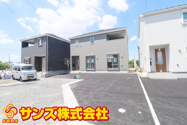 郡山市安積町笹川字高石坊　　　４号棟　　永盛小学校、安積中学区の外観|南東側から見た駐車場を含む外観♪