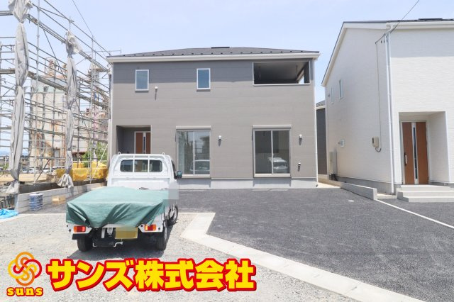 郡山市安積町笹川字高石坊　　　４号棟　　永盛小学校、安積中学区の外観|南側から見た駐車場を含む外観