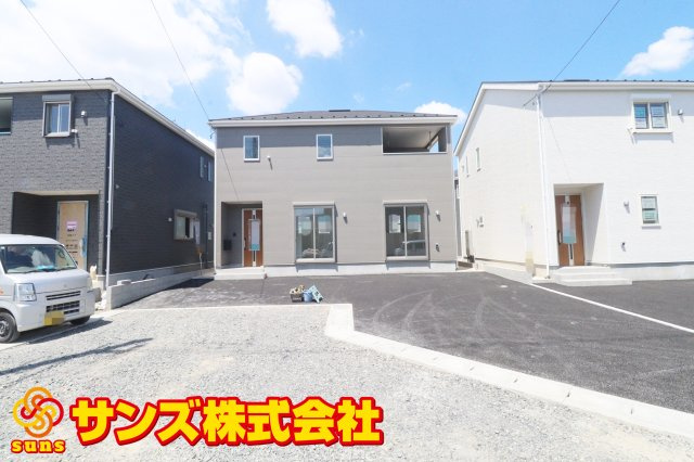 郡山市安積町笹川字高石坊　　　４号棟　　永盛小学校、安積中学区の外観|南側から見た駐車場を含む外観