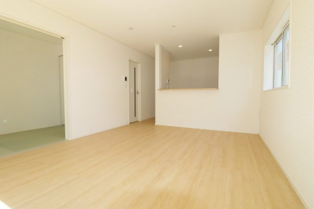 郡山市安積町笹川字高石坊　　　６号棟　　永盛小学校、安積中学区の居間・リビング