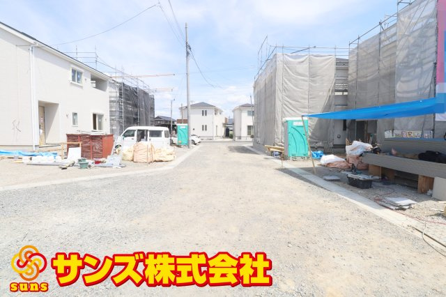 郡山市安積町笹川字高石坊　　　６号棟　　永盛小学校、安積中学区の外観|東側前面道路