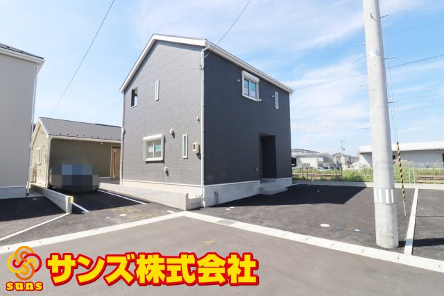 郡山市安積町笹川字高石坊　　　６号棟　　永盛小学校、安積中学区の外観|北東側から見た駐車場を含む外観♪