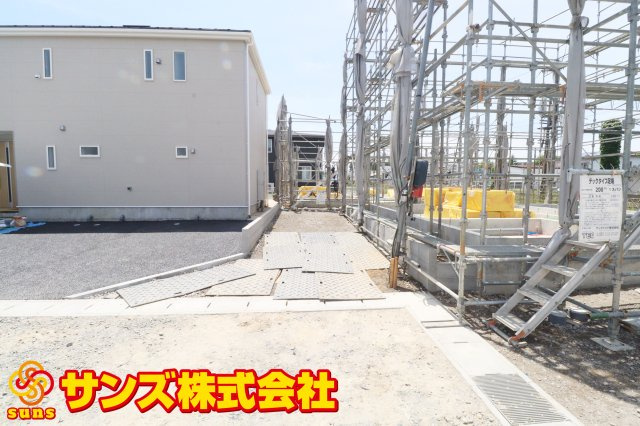 郡山市安積町笹川字高石坊　　　７号棟　　永盛小学校、安積中学区の外観|北側から見た駐車場を含む外観♪