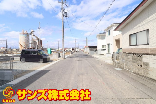 郡山市安積町笹川字高石坊　　　７号棟　　永盛小学校、安積中学区の外観|東側前面道路