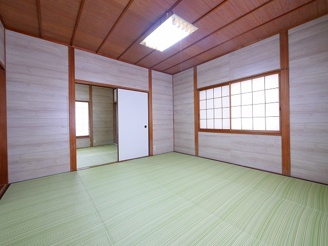 東九条町戸建（793-8）の和室|柔らかい畳が心地よい和室