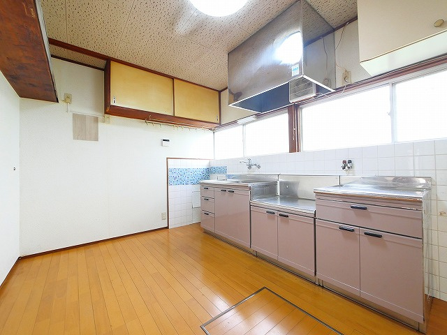 東九条町戸建（793-8）の居間・リビング|ゆったり過ごせる居間です