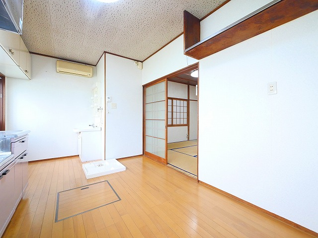 東九条町戸建（793-8）の居間・リビング|ゆったりとした居間です