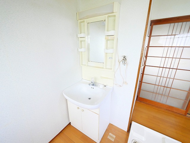東九条町戸建（793-8）の独立洗面台|独立洗面化粧台が付いています