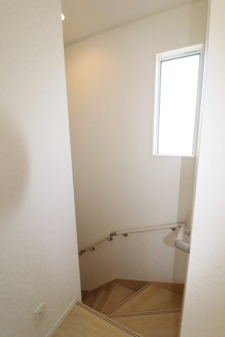 郡山市安積町笹川字高石坊　　　８号棟　　永盛小学校、安積中学区の収納|※同社施工例













1Fホール収納♪

