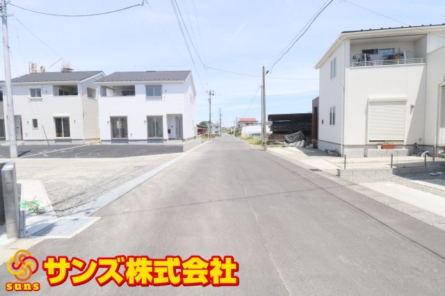 郡山市安積町笹川字高石坊　　　９号棟　　永盛小学校、安積中学区の外観|東側前面道路