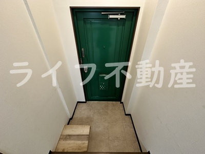 グロースハイツ菱屋西の玄関