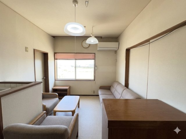東区中山6丁目　中古戸建の居間・リビング|※プライバシー保護のため物消し修正を行っております