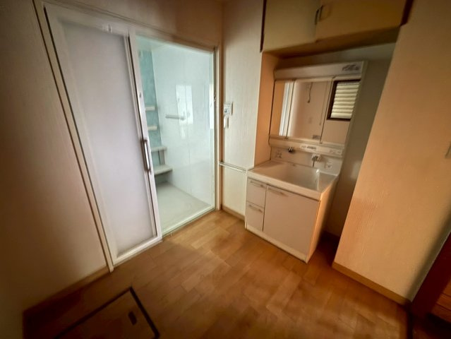 富津市二間塚　作業所兼居宅の独立洗面台