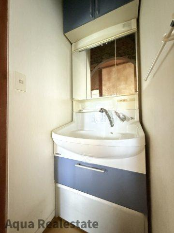 坂出市谷町　中古住宅の独立洗面台|独立洗面台で身支度をすべて済ませてしまいましょう