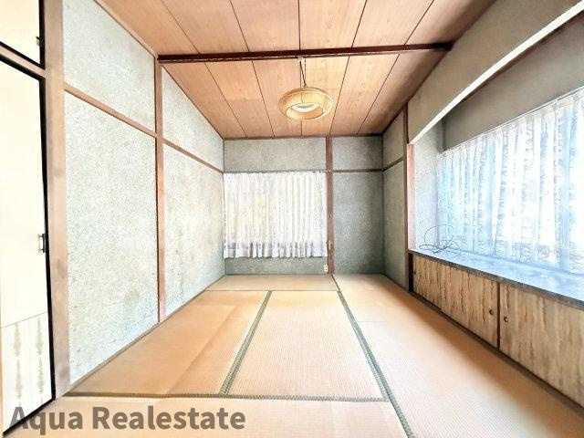 坂出市谷町　中古住宅の和室|１階玄関入って右手の和室スペース