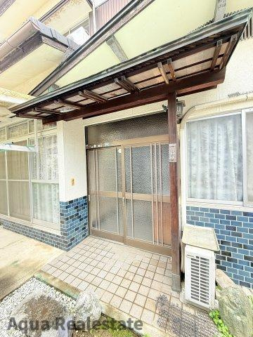 坂出市谷町　中古住宅の玄関|落ち着いた玄関です
