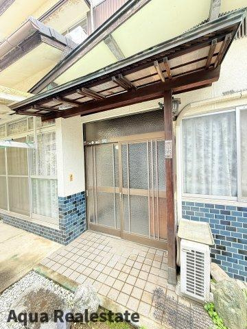 坂出市谷町　中古住宅の玄関|落ち着いた玄関です