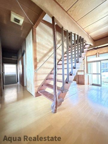 坂出市谷町　中古住宅の内装|明るい室内です
