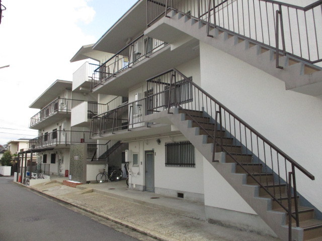 エアリーコート勢野北口(三松ヶ丘マンション)の外観