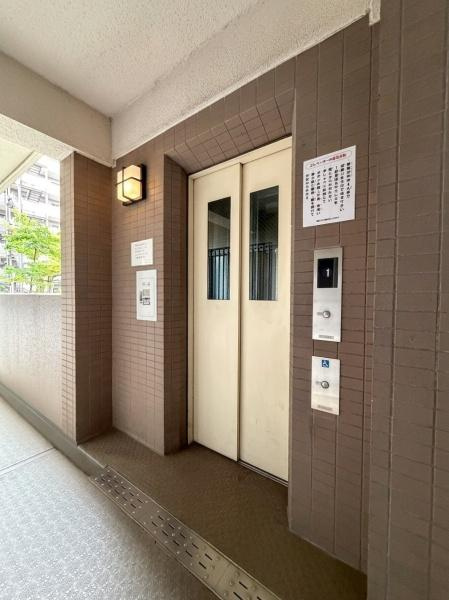 クリオ新横浜北参番館のその他共用部分|エレベータ付きです。